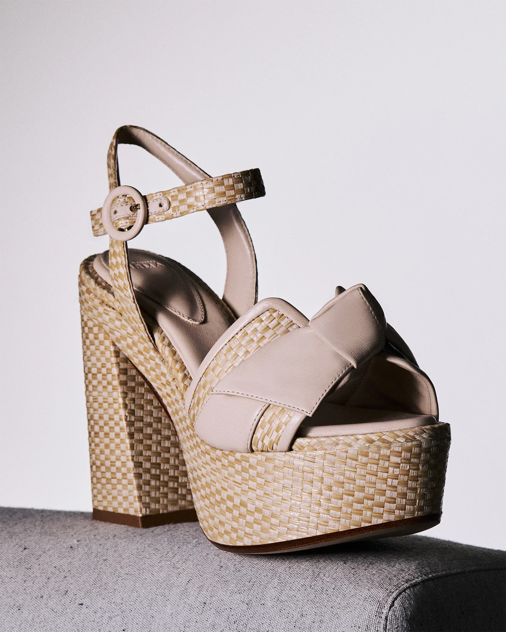 Maxi Clarita Padded Raffia 120 Shell - Image 7