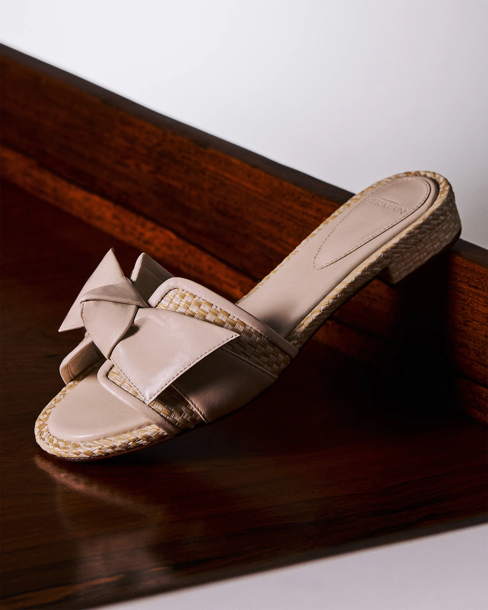 Maxi Clarita Raffia Flat Shell - Image 7